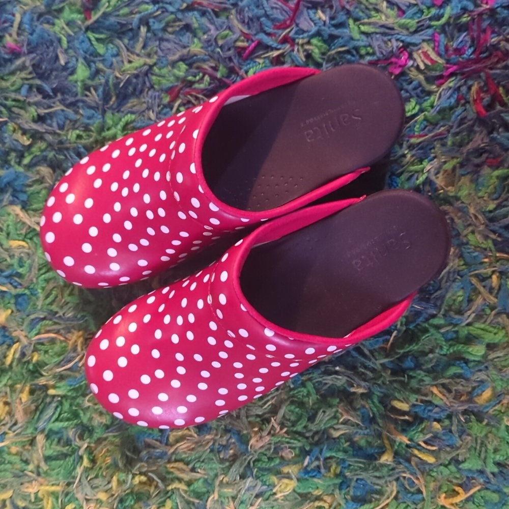 Sanita red polka dot clogs W8.5 (EU40)
